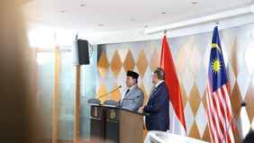 Presiden RI, Prabowo Subianto melakukan pertemuan bilateral dengan Perdana Menteri Datuk Seri Anwar Ibrahim di Twin Tower Petronas, Kuala Lumpur