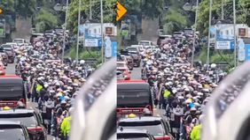 Guru Besar Fakultas Ekonomi dan Bisnis Universitas Indonesia Rhenald Kasali menyebut ada fenomena Efek Lipstik yang tengah terjadi di masyarakat Indonesia. Apakah itu?
