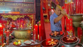 Umat semakin berdatangan ke Vihara Dharma Bhakti, Glodok, Jakarta Barat untuk merayakan sembahyang Imlek.