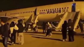 Sebuah video tersebar di media sosial, dimana suatu insiden mengerikan terjadi di Bandara Internasional Gimhae, Korea Selatan, pada Selasa, 28 Januari 2025 malam waktu setempat.