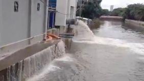 Pemerintah Kota (Pemkot) Jakarta Utara meningkatkan pemanfaatan pompa stasioner untuk menangani banjir di kawasan Kelapa Gading, Jakarta Utara, setelah ditemukan kenaikan tinggi air di seluruh saluran penghubung (Phb) di wilayah tersebut.