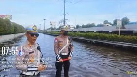 Hujan deras yang mengguyur wilayah Jakarta semalam menyebabkan genangan air di beberapa ruas jalan, termasuk banjir di KM 26+400 Tol Sedyatmo arah Bandara Soekarno-Hatta.