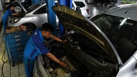 Saat membeli mobil bekas, konsumen dianjurkan untuk memeriksa kondisi kendaraan secara menyeluruh.