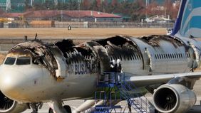 Insiden kebakaran di pesawat Air Busan yang terjadi di Bandara Gimhae saat bersiap untuk lepas landas kemungkinan besar disebabkan oleh power bank portabel milik penumpang.