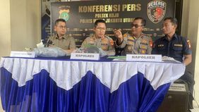 Polsek Koja, Jakarta Utara, menangkap pasangan remaja berinisial MMS (19) dan ZPA (17) yang diduga membuang bayi hasil aborsi di Jalan Walang Baru, Tugu Utara.