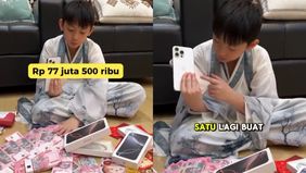 Seorang bocah menjadi viral setelah membagikan momen unboxing angpao berisi uang dan dua unit iPhone 16 Pro Max.