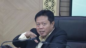 Anggota Komisi II DPR RI, Mohammad Toha, menyatakan bahwa hari ini pihaknya memanggil Menteri Dalam Negeri (Mendagri) Tito Karnavian untuk memberikan penjelasan terkait pengunduran jadwal pelantikan kepala daerah yang rencananya akan dilaksanakan pad