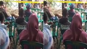 Pelaku pembunuhan wanita penagih utang, Sri Pujiyanti (22) di Kampung Cikeronjo, Desa Sindangmulya, Kecamatan Cibarusah, Kabupaten Bekasi. Jasad yang sudah tinggal kerangka di dalam septictank itu adalah istri S.  