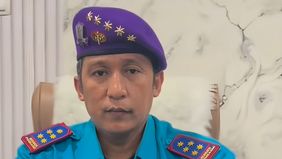 Sidang antara Razman Arif Nasution dan Hotman Paris Hutapea berakhir dengan kericuhan. Dalam insiden tersebut, pengacara Razman, Firdaus Oiwobo, terlihat naik ke atas meja di ruang sidang, yang kemudian menarik perhatian banyak orang.