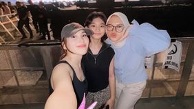 Ayu Ting Ting ramai dicibir netizen lantaran dituding menonton konser SEVENTEEN VIP, lewat jalur orang dalam.