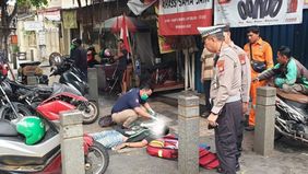 Seorang pengendara motor terlibat kecelakaan di Jalan Satrio Setia Budi Jakarta Selatan, tepatnya samping pom bensin Shell pagi ini, Senin, 10 Februari 2025 sekira pukul 07.50 WIB.