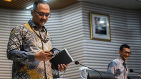 Pada hari Selasa, penyidik KPK memanggil Gusrizal (G), staf Anggota Komisi XI DPR RI Hafisz Thohir, untuk diperiksa sebagai saksi dalam penyidikan kasus dugaan korupsi terkait proyek pembangunan flyover Simpang Jalan Tuanku Ambusai–Jalan Soekarno-Hat