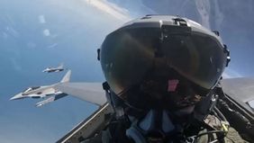 Sebuah jet tempur milik Amerika Serikat (AS) mengalami kecelakaan di Teluk San Diego, California, saat hendak mendarat. Kedua pilot pesawat berhasil melontarkan diri sebelum kecelakaan terjadi dan selamat dari insiden tersebut.