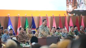 Presiden RI Prabowo Subianto memberikan pesan kepada seluruh pihak yang ingin turut mengabdi pada bangsa dan rakyat untuk kesampingkan urusan pribadi dan utamakan kepentingan rakyat.

