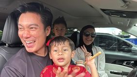 Baim Wong memamerkan potret kebersamaannya bersama Paula Verhoeven dan kedua anaknya hingga didoakan rujuk.