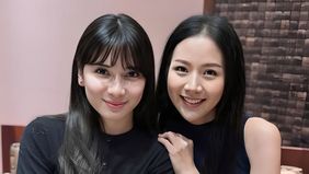 Iris Wullur dan Agnes Jennifer kembali menjadi sorotan publik. Sebelumnya, keduanya dikenal sebagai seleb TikTok yang memiliki masalah dalam rumah tangga masing-masing.