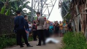 Masyarakat Depok dikejutkan dengan penemuan seorang jenazah yang tergeletak di pinggir jalan dekat Sutet, Jalan Kabel Kukusan yang terletak di arah Kukusan Beji, Selasa, 18 Februari 2025 pagi.