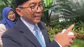 Brian Yuliarto yang merupakan guru besar dari ITB hadir di Istana Negara Jakarta Pusat jelang pelantikan pejabat baru di Kabinet Merah Putih. Brian datang sendiri ke Istana Negara sekitar pukul 14.25 WIB siang ini.