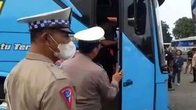 Polda Metro Jaya melarang penggunaan klakson "telolet" pada bus yang tidak sesuai spesifikasi teknis di jalan raya.