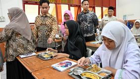 Wakil Presiden (Wapres) Gibran Rakabuming kembali memantau jalannya program makan bergizi gratis (MBG) yang dilaksanakan di SMK Negeri 48 Jakarta, Jl. Radin Inten II No.3, Jakarta Timur.