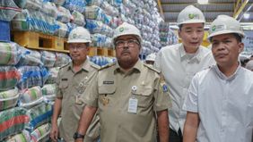 Menjelang bulan suci Ramadhan dan Hari Raya Idulfitri, ketersediaan bahan pokok seperti daging dan beras menjadi perhatian utama bagi masyarakat Jakarta.