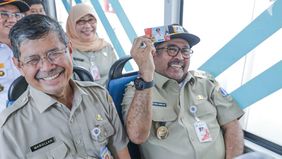 Wakil Gubernur (Wagub) DKI Jakarta, Rano Karno, meninjau langsung dua moda transportasi utama ibu kota, yakni Moda Raya Terpadu (MRT) Jakarta dan Transjakarta, pada Selasa, 25 Februari 2025.