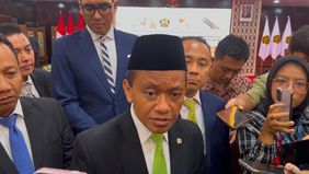 Menteri Energi dan Sumber Daya Mineral (ESDM) Bahlil Lahadalia menanggapi hebohnya kekhawatiran masyarakat terkait adanya pengoplosan Pertalite menjadi Pertamax. 