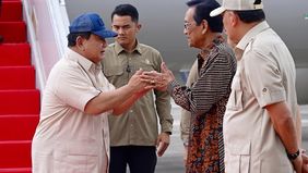 Presiden Prabowo Subianto tiba di Pangkalan TNI AU Adisutjipto, Daerah Istimewa Yogyakarta (DIY), pada Kamis, 27 Februari 2025, sekitar pukul 14.30 WIB, dalam rangka kunjungan kerja.