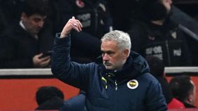 Pelatih Fenerbahce, Jose Mourinho, menerima hukuman larangan empat pertandingan dan denda dari Federasi Sepakbola Turki (TFF) sebagai akibat dari pernyataan yang dianggap rasis.