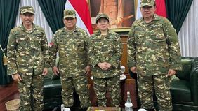 Ketua DPR RI, Puan Maharani, menghadiri upacara parade senja dalam kegiatan Retret Kepala Daerah di Akademi Militer, Magelang, Jawa Tengah, pada Kamis. 