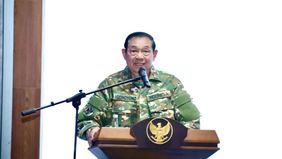 Presiden ke-6 RI, Susilo Bambang Yudhoyono (SBY), memberikan pengarahan kepada kepala daerah dalam Retret Kepala Daerah 2025 di Lembah Tidar, Akademi Militer (Akmil) Magelang, Jawa Tengah, pada Kamis, 27 Februari 2025.