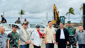 Menteri Pertanian Andi Amran Sulaiman bersama Menteri Keuangan Sri Mulyani meninjau langsung progres pembangunan lahan cetak sawah di Distrik Wanam, Kabupaten Merauke.