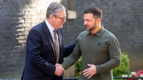 Perdana Menteri Inggris Keir Starmer menegaskan kembali dukungan penuh bagi Ukraina saat bertemu dengan Presiden Volodymyr Zelenskyy di London pada Sabtu, 1 Maret 2025.