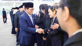 Gubernur DKI Jakarta, Pramono Anung Wibowo, melantik 668 pejabat fungsional guru ahli pertama di Balai Kota Jakarta pada Senin, 3 Maret 2025. Dalam sambutannya, Pramono menekankan pentingnya peran guru dalam mempersiapkan sumber daya manusia.