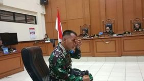 Dua terdakwa dalam kasus penembakan bos rental mobil di rest area Tol Jakarta-Tangerang, yaitu Kelasi Kepala Bambang Apri Atmojo dan Sertu Akbar Adli, dituntut hukuman pidana penjara seumur hidup dalam sidang yang digelar pada Senin, 10 Maret 2025.