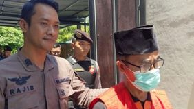 Seorang pemimpin pondok pesantren di Trenggalek, Kiai Imam Syafi'i atau Supar, dijatuhi hukuman 14 tahun penjara atas tindakan asusila terhadap santriwatinya hingga hamil.