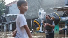 BPBD Jakarta melaporkan bahwa pada Senin pagi, banjir merendam 20 RT di Jakarta Timur akibat luapan Kali Ciliwung.