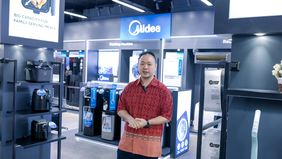 Program ini menawarkan berbagai keuntungan menarik bagi konsumen, termasuk cashback, hadiah langsung, grand prize spektakuler, serta voucher belanja senilai miliaran rupiah.