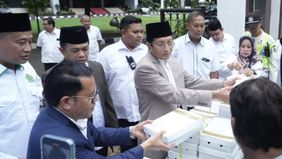 Dikatakannya, berbagi takjil mungkin terlihat sederhana, tetapi memiliki makna yang besar bagi mereka yang membutuhkan. Menag Nasaruddin berharap kegiatan ini menjadi kebiasaan yang terus dijalankan oleh Kementerian Agama.
