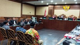 Dua hakim nonaktif Pengadilan Negeri (PN) Surabaya yang sebelumnya menjatuhkan vonis bebas terhadap terpidana pembunuhan Ronald Tannur menjadi saksi dalam sidang pemeriksaan mantan pejabat Mahkamah Agung (MA), Zarof Ricar, di Pengadilan Tindak Pidana