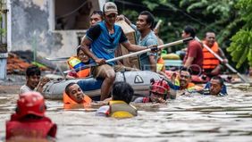 Seorang balita berinisial AA yang berusia tiga tahun ditemukan tak bernyawa setelah terseret arus banjir di kawasan Jalan J, Gang Perintis, RT 10/10, Kelurahan Kebon Baru, Kecamatan Tebet, Jakarta Selatan.