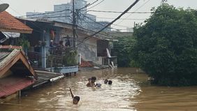 Badan Penanggulangan Bencana Daerah (BPBD) DKI AJakarta menyampaikan, ada 85 RT yang masih terendam banjir. 