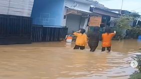 Hujan deras yang mengguyur wilayah Kab. Bogor dan Tangerang Rabu (5/3/2025) dini hari, mengakibatkan meluapnya Sungai Cimanceuri dan merendam pemukiman di Tigaraksa Tangerang pagi ini.