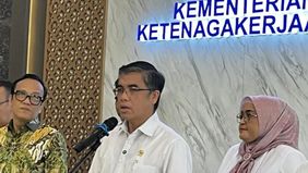 Menaker Yassierli menegaskan bahwa pihaknya akan mengawal pencairan hak-hak pekerja yang terkena PHK di PT Sri Rejeki Isman (Sritex).