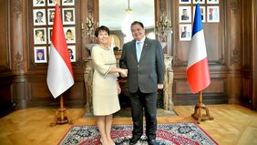 Menteri Koordinator Bidang Perekonomian Airlangga Hartarto melakukan pertemuan bilateral dengan CEO Eramet, Christel Bories di KBRI Paris.
