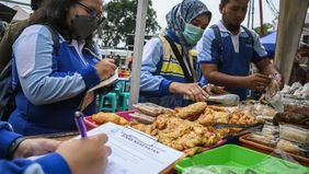 Pakar kesehatan dari Perhimpunan Dokter Spesialis Gizi Klinik Indonesia (PDGKI) DKI Jakarta, dr. Ida Gunawan, mengingatkan masyarakat yang tengah berpuasa untuk memulai berbuka dengan minum, bukan dengan mengonsumsi gorengan seperti bakwan atau tahu.