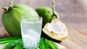 Dokter umum sekaligus influencer kesehatan, dr. Saddam Ismail, merekomendasikan air kelapa sebagai pilihan minuman berbuka puasa. Menurutnya, air kelapa dapat membantu mencegah dehidrasi tersembunyi, menjaga stamina, dan memastikan tubuh tetap bugar 