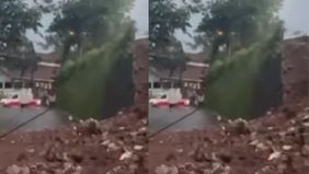 Akibat kejadian longsor tersebut, jalan akses ke kompleks perumahan di samping TPU dan Kantor Kecamatan Cileunyi, tertutup.