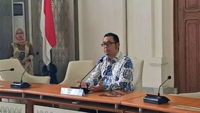 Universitas Indonesia (UI) menetapkan bahwa disertasi Bahlil Lahadalia, mahasiswa S3 Program Doktor Sekolah Kajian Strategik dan Global (SKSG), memerlukan perbaikan.