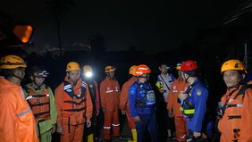 Hujan deras yang mengguyur wilayah Kabupaten Purwakarta, Jawa Barat, menyebabkan tanggul Sungai Cinangka jebol pada Sabtu (8/3) sore. 